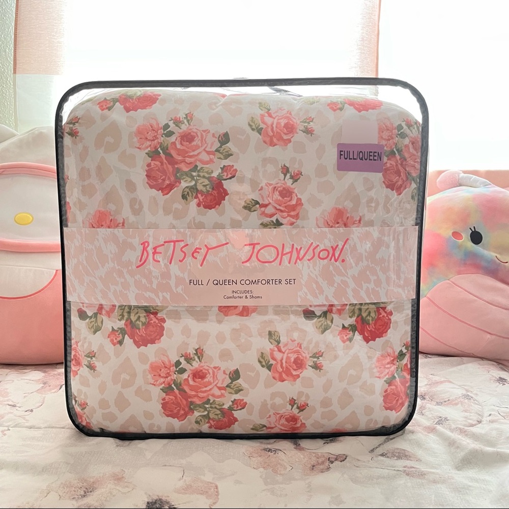 Betsey Johnson Comforter Set Full / Queen [Leopard Rose Print]